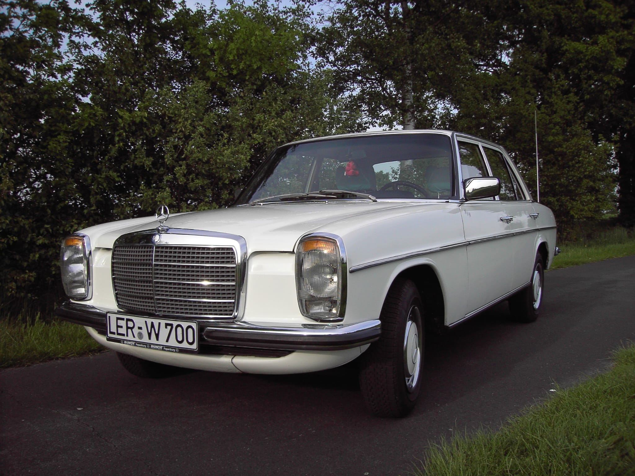 Mercedes  W 115 , 200D